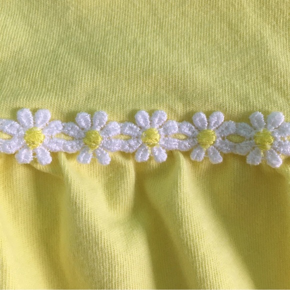 🌼 Yellow Daisy Top with Trim by Carter's 🌼 - Picture 2 of 10
